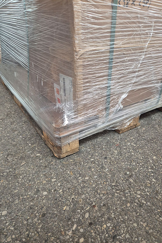 Ladungssicherung von Paletten mit Stretchfolie und sicherem Palettenstand